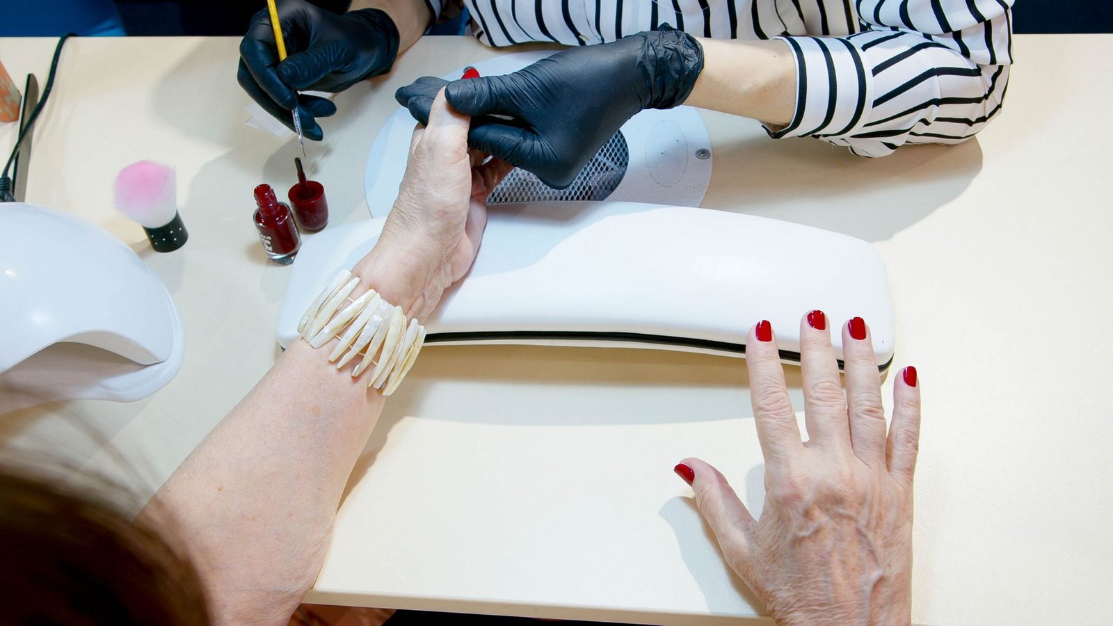 Apply Acrylic Nails - How to Apply Acrylic Nails at Home Safely